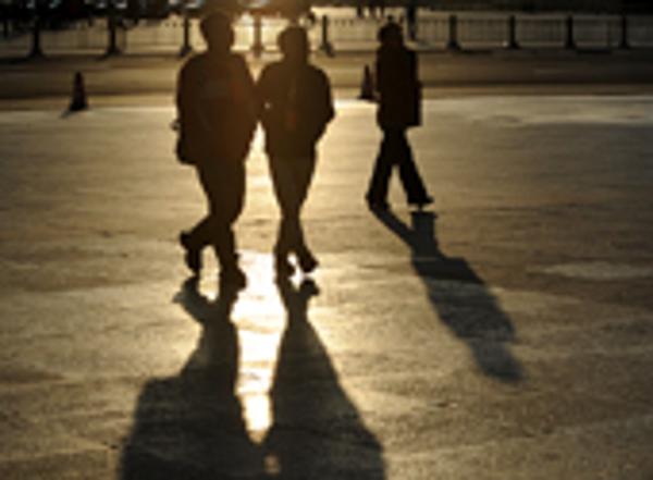 大會(huì)閉幕，廣場(chǎng)上來的最早的還是新聞?dòng)浾? /></a></p>
<p class=