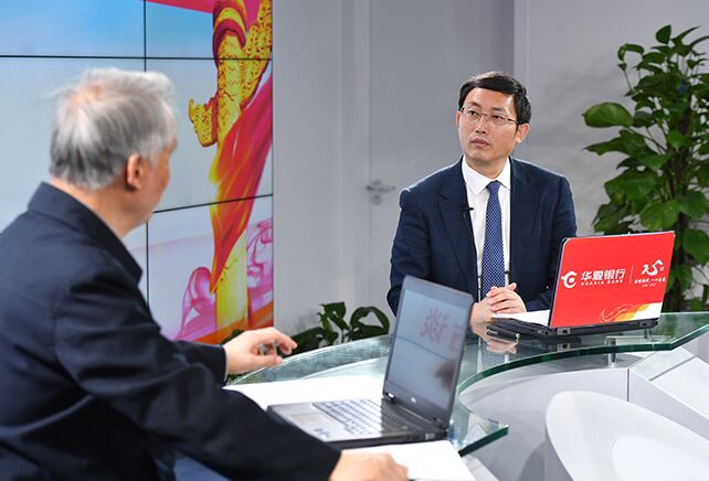 您再給我們梳理一下，黨章中有關(guān)&ldquo;基本路線&rdquo;的修改情況。