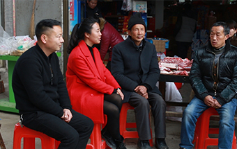 克難，帶領(lǐng)村民改變家鄉(xiāng)落后面貌