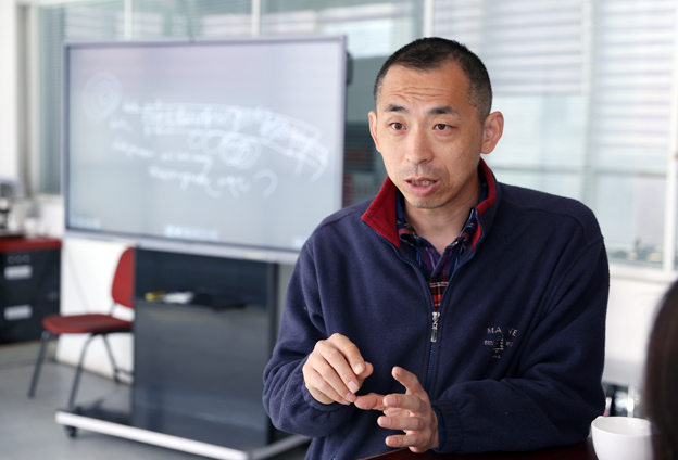 在黑洞的最中心，是平行宇宙的另外一個(gè)入口