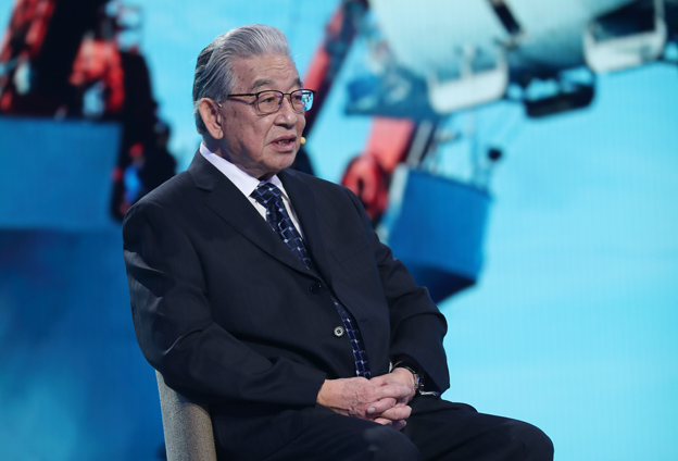 中華民族實現(xiàn)了可上九天攬月，可下五洋捉鱉的宏偉夙愿