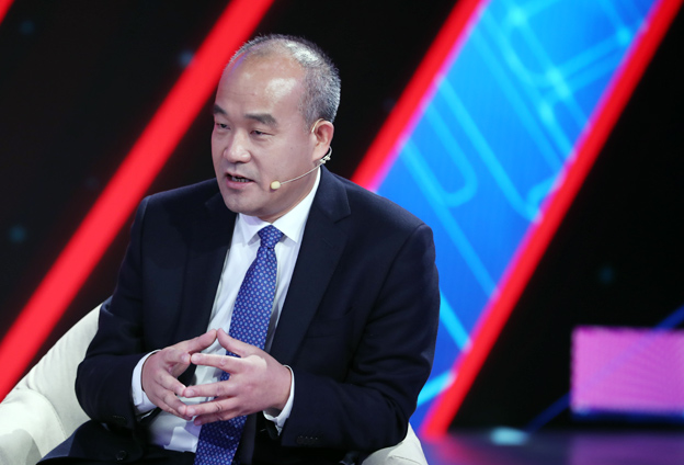 年輕人要有遠大理想，要了解到科技的核心要素所在，專心，靜下心來打好基礎。