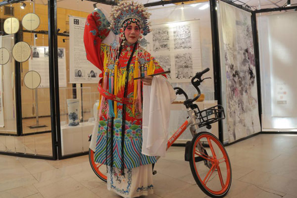 摩拜&ldquo;厲害了我的國(guó)&rdquo;定制車亮相紐約