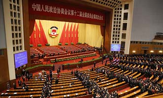 全國(guó)政協(xié)委員離開會(huì)場(chǎng)