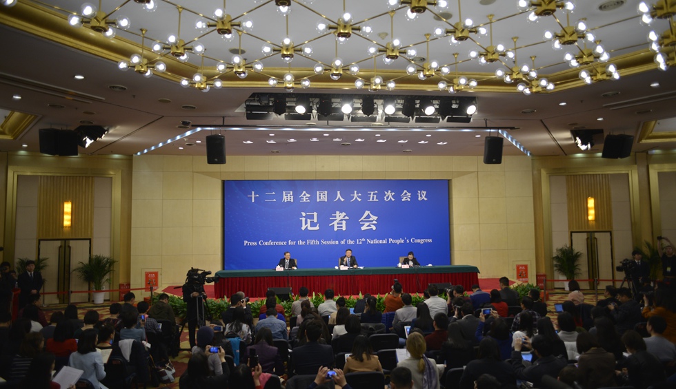 回放:環(huán)保部部長陳吉寧就“加強生態(tài)環(huán)境保護”答記者問