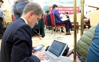 在你看不見的角落，中外記者這樣工作