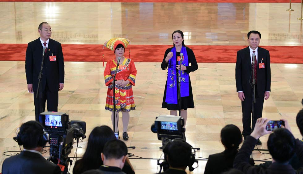 蔡松濤、杜麗群、楊小玲、賈立群接受采訪