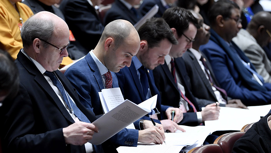 外國駐華使節(jié)旁聽大會(huì)