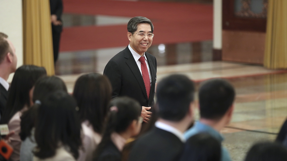 馬建堂步入&ldquo;部長通道&rdquo;，準備接受采訪