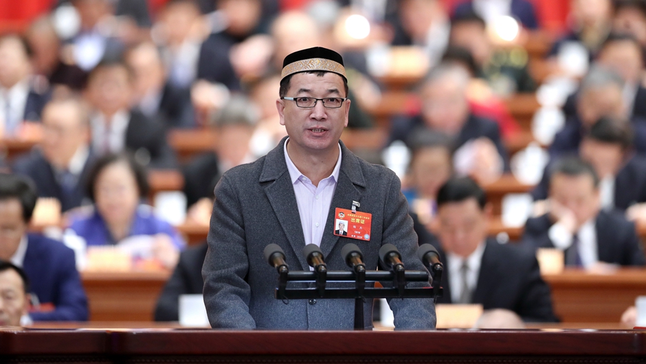 新疆維吾爾自治區(qū)呼圖壁縣政協(xié)副主席、伊斯蘭教協(xié)會會長，呼圖壁縣城鎮(zhèn)陜西寺阿訇 楊杰