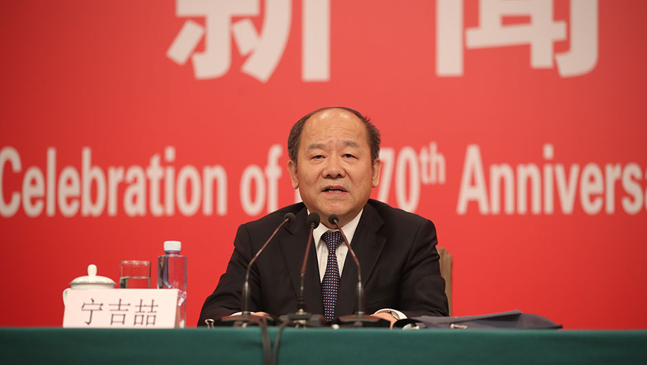 國家發(fā)展和改革委員會副主任、國家統(tǒng)計(jì)局局長寧吉喆介紹相關(guān)情況