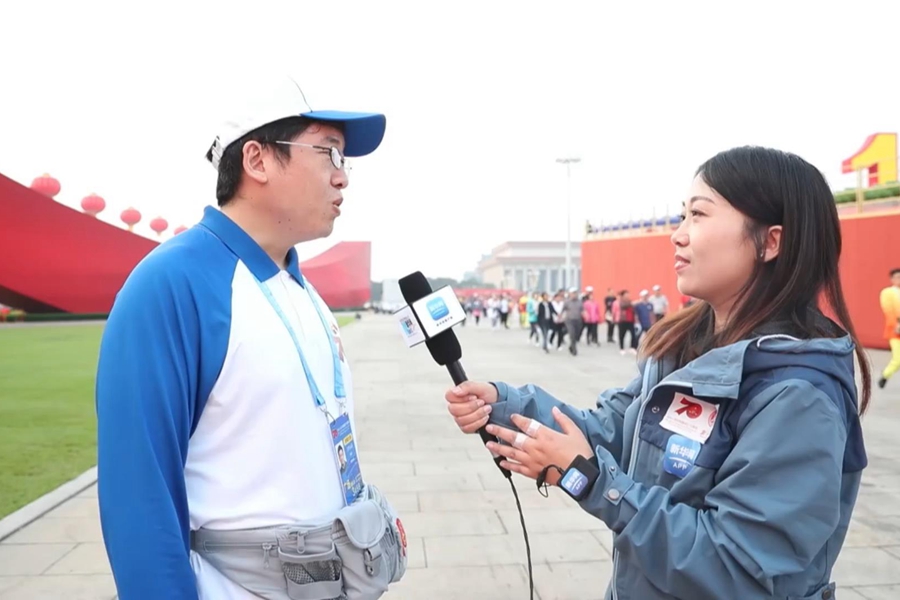 聽閱兵的&ldquo;志愿藍&rdquo;