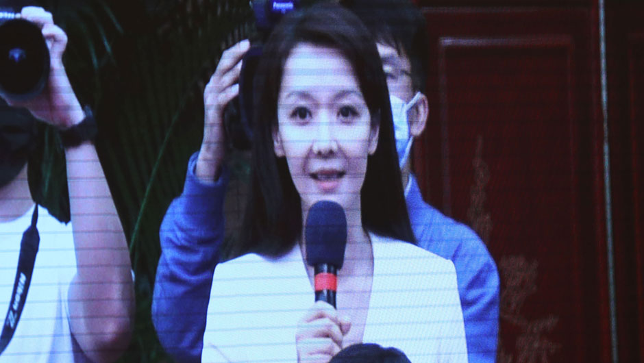 香港鳳凰衛(wèi)視、鳳凰網(wǎng)記者提問