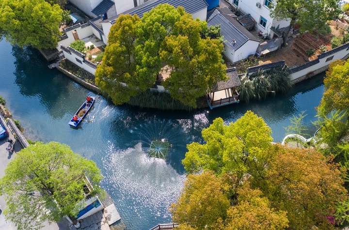 新華社評(píng)論員:堅(jiān)持"五個(gè)根本"，頂風(fēng)破浪前行