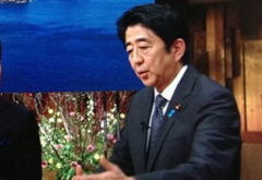 安倍搬起石頭要砸誰的腳？