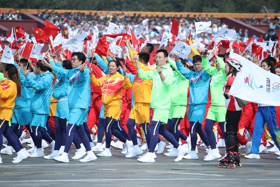 群眾大游行，歡樂的海洋！