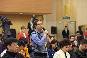 人民日?qǐng)?bào)記者提問