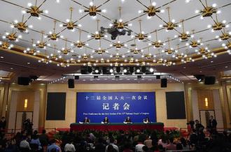 農(nóng)業(yè)部部長韓長賦等就&ldquo;實(shí)施鄉(xiāng)村振興戰(zhàn)略 推動(dòng)農(nóng)業(yè)轉(zhuǎn)型升級(jí)&rdquo;答記者問