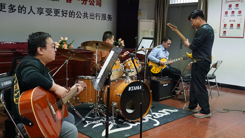 追夢中國人|侯孝輝：左手方向盤，右手麥克風