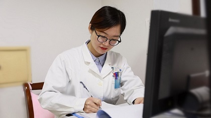 有才！這位女醫(yī)生自創(chuàng)說唱視頻，讓科普更&ldquo;接地氣&rdquo;