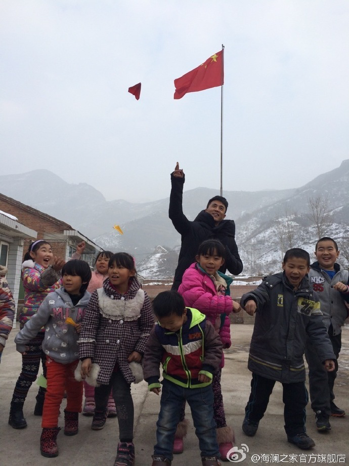 2015年&ldquo;多一克溫暖&rdquo;著名演員杜淳加入溫暖行動(dòng)。暖男杜淳很快和孩子們打成了一片，他和孩子們聊起了夢(mèng)想，讓孩子們將它寫在紙上并折成紙飛機(jī)，領(lǐng)著孩子們來到操場上將帶著夢(mèng)想紙飛機(jī)放飛。