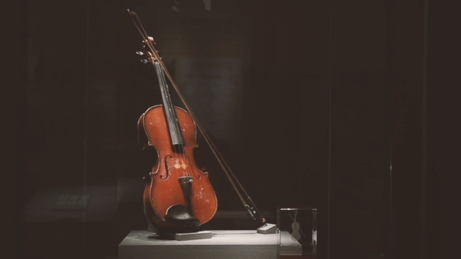 紅色百寶 奮斗百年丨第16集：一把琴，一個(gè)人，一首歌