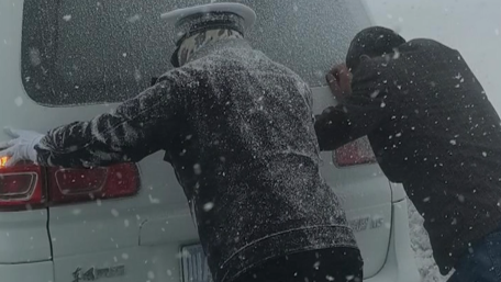 &ldquo;冰雕&rdquo;交警找到了！致敬戰(zhàn)斗在抗風(fēng)雪一線的交警