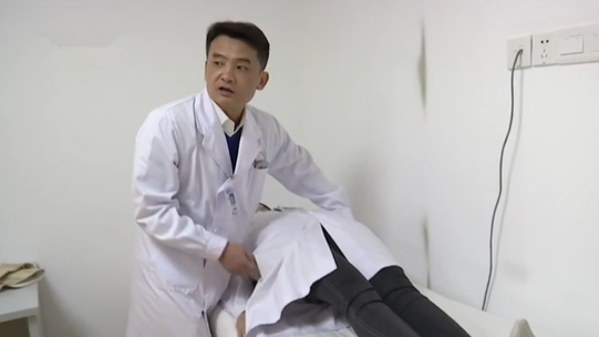 挑戰(zhàn)&ldquo;漫畫腰&rdquo;火熱 醫(yī)生提醒別盲目跟風