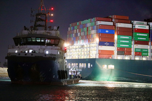 埃及：蘇伊士運河&mdash;&mdash;埃及總統(tǒng)稱需要3到4天解除運河擁堵