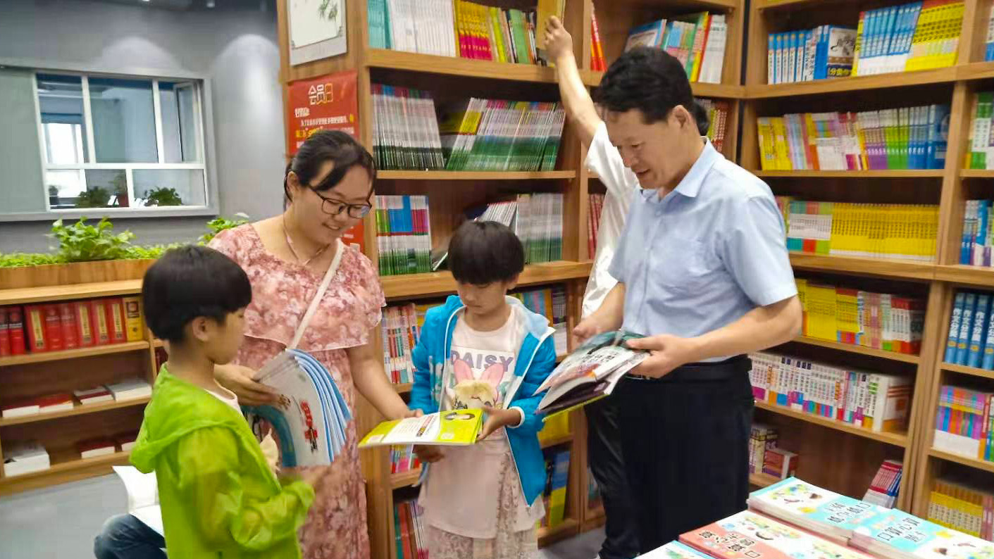 追夢中國人｜艾中福：助學(xué)路上的一盞&ldquo;明燈&rdquo;