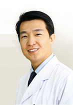 葉子?。罕本┟罓柲垦劭漆t(yī)院院長(zhǎng)