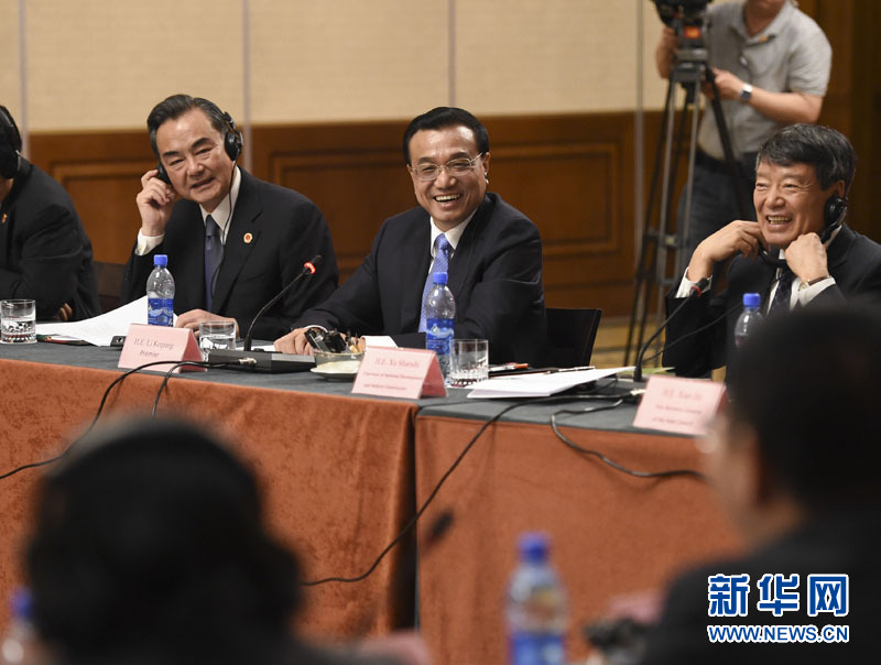  5月6日，國(guó)務(wù)院總理李克強(qiáng)在埃塞俄比亞首都亞的斯亞貝巴出席中非經(jīng)貿(mào)人文座談會(huì)。 新華社記者 李學(xué)仁 攝 