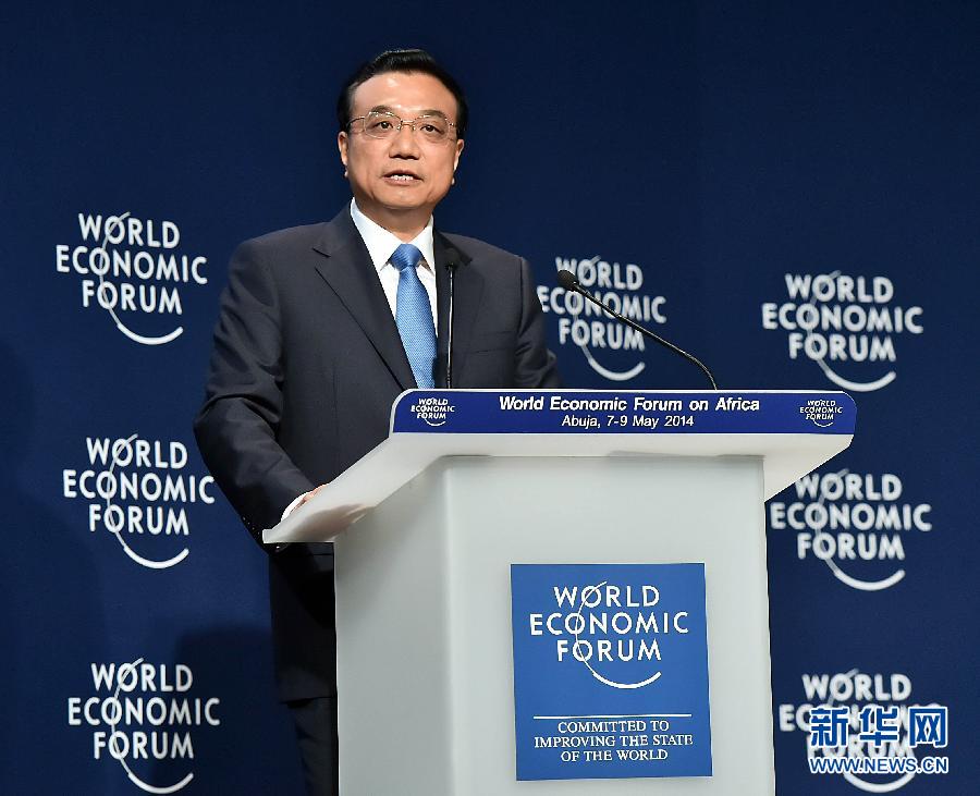 5月8日，中國國務(wù)院總理李克強在阿布賈出席第24屆世界經(jīng)濟論壇非洲峰會全會，發(fā)表題為《共同推動非洲發(fā)展邁上新臺階》的特別致辭。新華社記者 李濤 攝 
