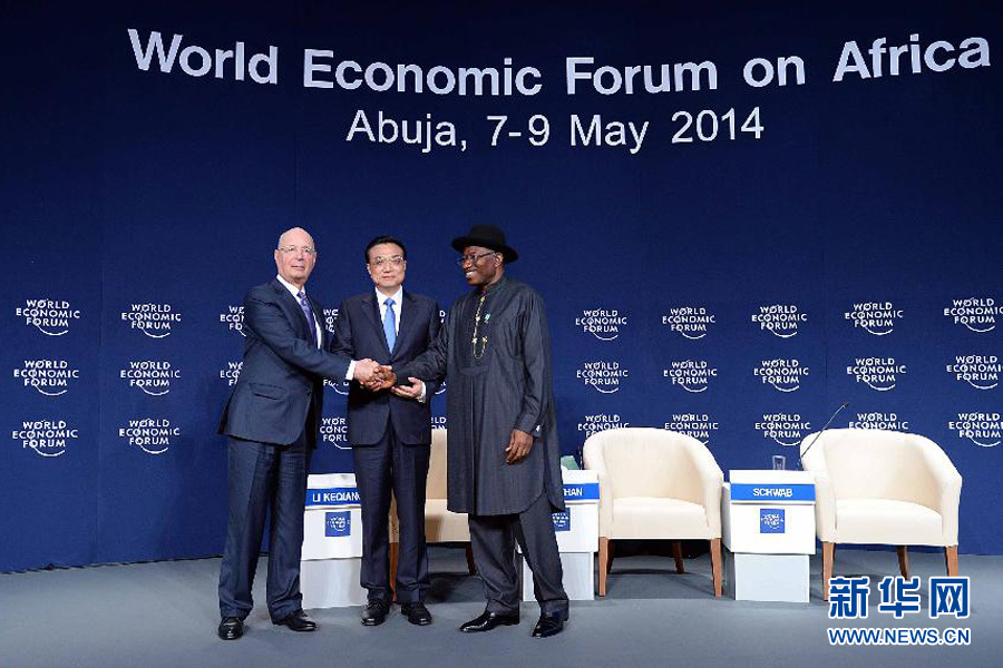 5月8日，國務(wù)院總理李克強在阿布賈出席第24屆世界經(jīng)濟論壇非洲峰會全會，發(fā)表題為《共同推動非洲發(fā)展邁上新臺階》的特別致辭。 新華社記者李濤 攝 
