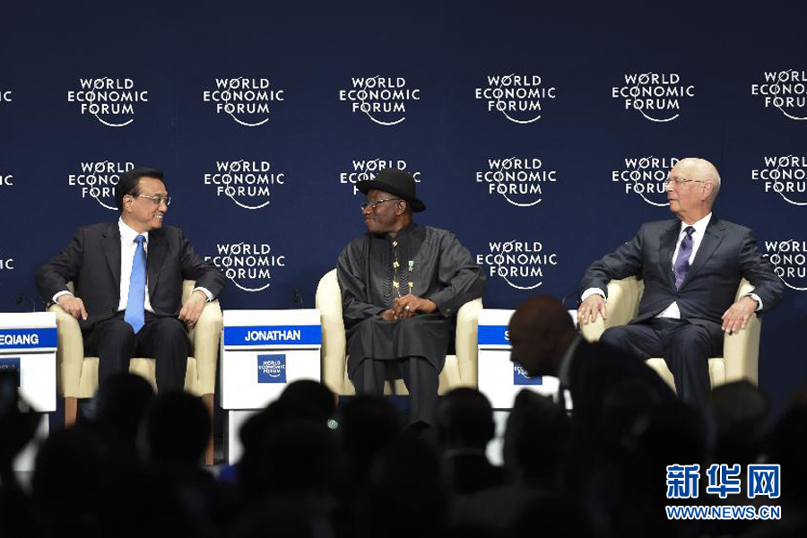 5月8日，中國國務(wù)院總理李克強(qiáng)在阿布賈出席第24屆世界經(jīng)濟(jì)論壇非洲峰會全會，發(fā)表題為《共同推動非洲發(fā)展邁上新臺階》的特別致辭。新華社記者 李學(xué)仁 攝 