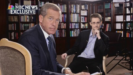 斯諾登稱，他曾作為美國中情局和國安局便衣特工在海外工作。