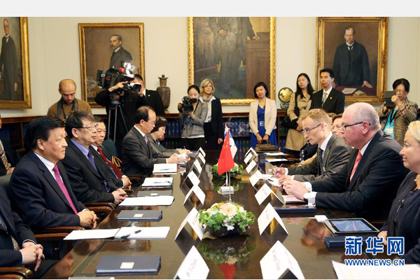 6月13日，中共中央政治局常委、中央書記處書記劉云山在赫爾辛基會見芬蘭議長海內(nèi)盧奧馬。 新華社記者姚大偉攝