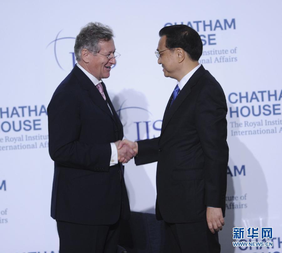  6月18日，國務(wù)院總理李克強(qiáng)在倫敦金融城市長官邸面向英國皇家國際問題研究所和國際戰(zhàn)略研究所兩大智庫發(fā)表題為《共建包容發(fā)展的美好世界》的演講。新華社記者 張鐸 攝 