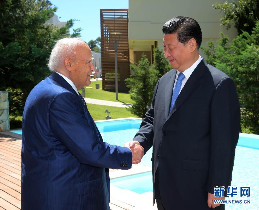 7月13日，中國國家主席習(xí)近平在希臘羅德島會見希臘總統(tǒng)帕普利亞斯。 新華社記者 蘭紅光 攝