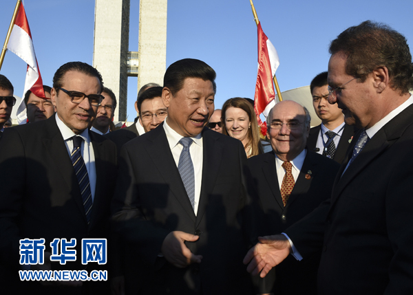 7月16日，國家主席習(xí)近平在巴西利亞會(huì)見巴西參議長卡列羅斯（前右）和眾議長阿爾維斯（前左）。 新華社記者 李學(xué)仁 攝 