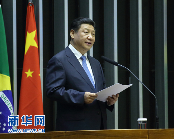 7月16日，國家主席習(xí)近平在巴西國會(huì)發(fā)表《弘揚(yáng)傳統(tǒng)友好共譜合作新篇》的演講。 新華社記者 蘭紅光 攝 