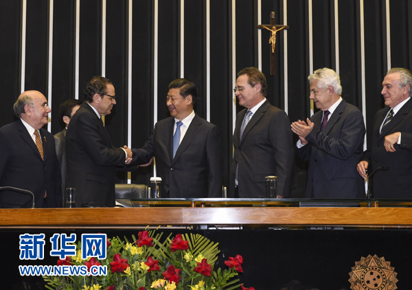 7月16日，國家主席習(xí)近平在巴西國會(huì)發(fā)表《弘揚(yáng)傳統(tǒng)友好共譜合作新篇》的演講。 新華社記者 李學(xué)仁 攝 