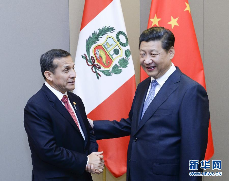 7月16日，國(guó)家主席習(xí)近平在巴西首都巴西利亞會(huì)見(jiàn)秘魯總統(tǒng)烏馬拉。新華社記者 劉建生 攝 