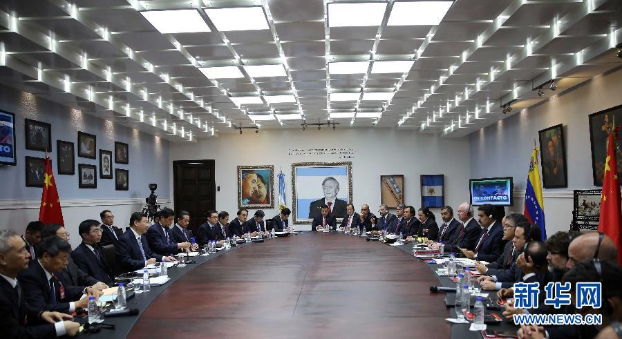 當(dāng)?shù)貢r(shí)間7月20日，國(guó)家主席習(xí)近平在加拉加斯同委內(nèi)瑞拉總統(tǒng)馬杜羅舉行會(huì)談。 新華社記者蘭紅光攝 