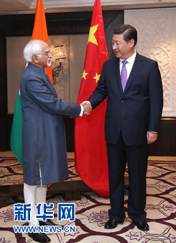 9月18日，國(guó)家主席習(xí)近平在新德里會(huì)見(jiàn)印度副總統(tǒng)兼聯(lián)邦院議長(zhǎng)安薩里。 新華社記者 龐興雷 攝