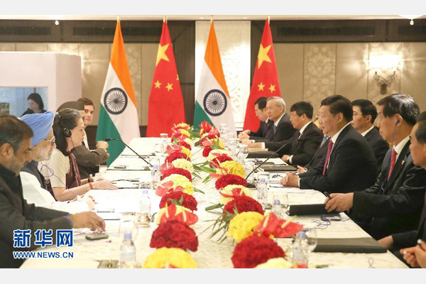 9月19日，國家主席習(xí)近平在新德里會見印度國大黨主席索尼婭&middot;甘地和前總理辛格。 新華社記者姚大偉攝