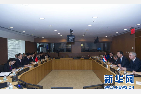 9月23日，出席聯(lián)合國氣候峰會的國家主席習近平特使、國務院副總理張高麗在紐約聯(lián)合國總部會見荷蘭首相呂特。 新華社記者 王曄 攝 