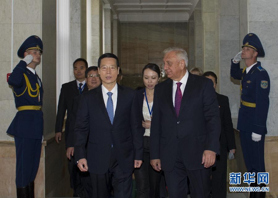 9月27日，應(yīng)邀訪問白俄羅斯的國務(wù)院副總理張高麗在明斯克同白俄羅斯總理米亞斯尼科維奇舉行會談。 新華社記者王曄攝