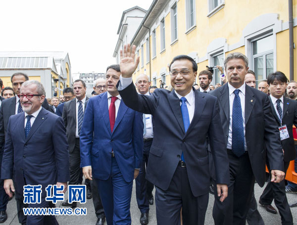 10月16日，中國國務院總理李克強在米蘭與意大利總理倫齊共同出席第五屆中意創(chuàng)新合作周大會并致辭。這是李克強抵達位于米蘭理工大學的會場。新華社記者王曄攝