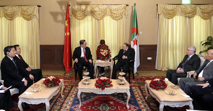 11月2日，正在阿爾及利亞進(jìn)行正式友好訪問的全國政協(xié)主席俞正聲在阿爾及爾會見阿總統(tǒng)布特弗利卡。 新華社記者 張鐸 攝